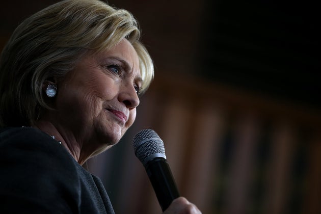 A lobbyist who recently stopped working&nbsp;for the NRA is co-hosting a fundraiser for Hillary Clinton...