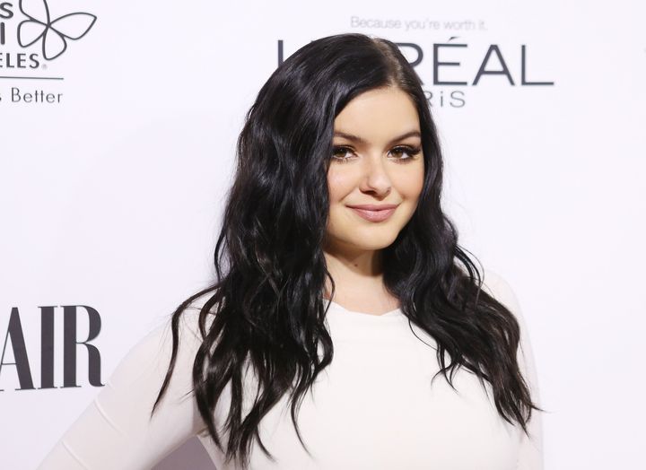 Ariel Winter arrives at the Vanity Fair pre-Oscar party held at Palihouse Holloway on February 26, 2016 in West Hollywood, California.