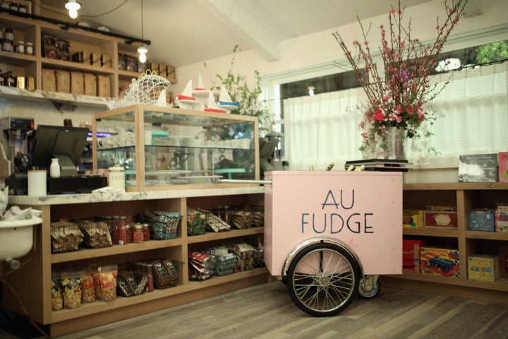 Au Fudge features a main dining room, a play area and a bar.