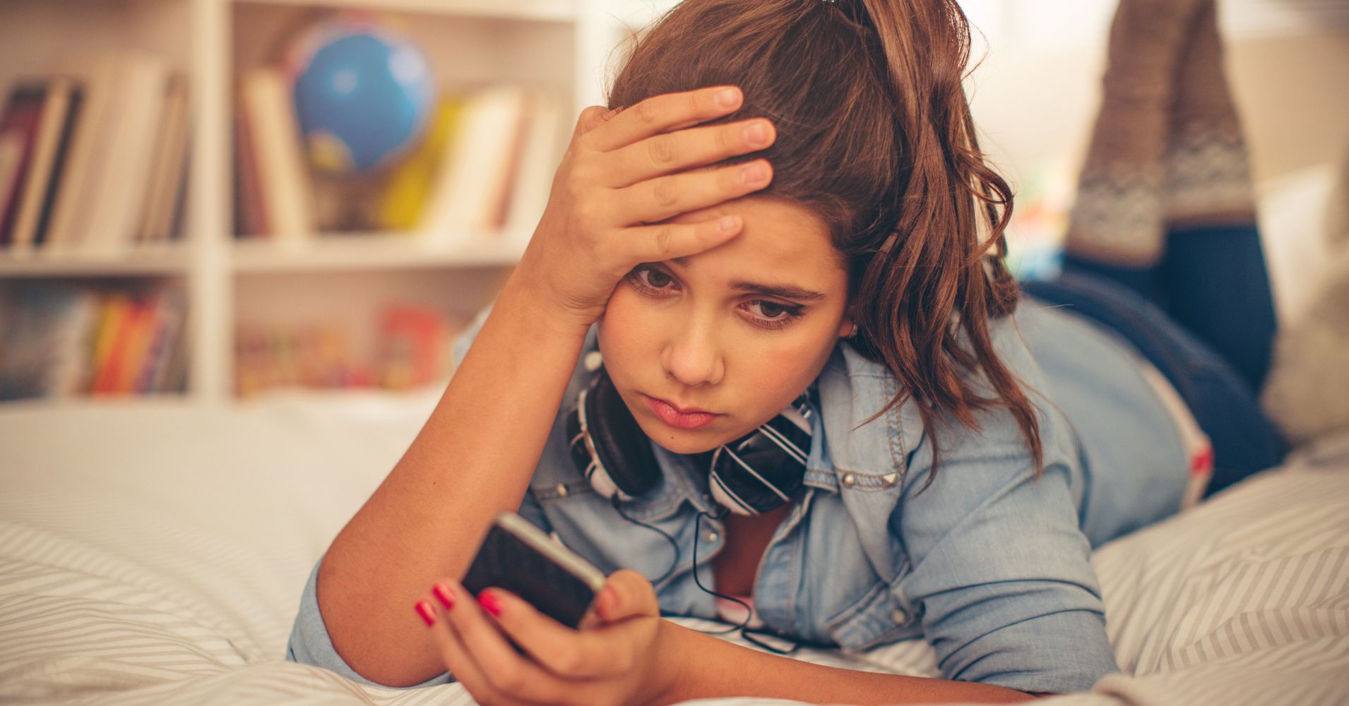 Video Games And Social Media Hurt Teens Sleep Study Says HuffPost
