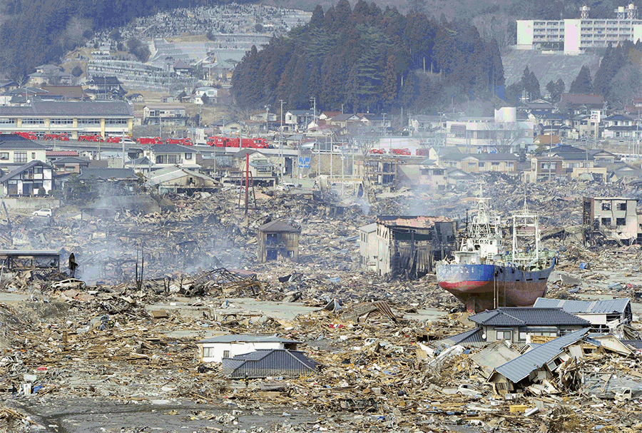 Kesennuma city in Miyagi prefecture on March 17, 2011 and January 17, 2016.
