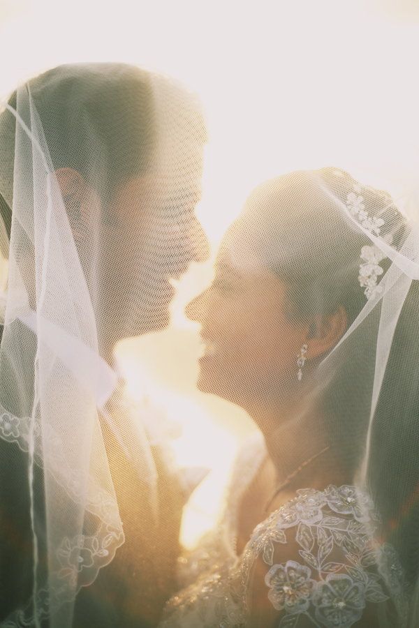 33 Undeniably Gorgeous Photos Of Brides Wearing Veils Huffpost Life 6158