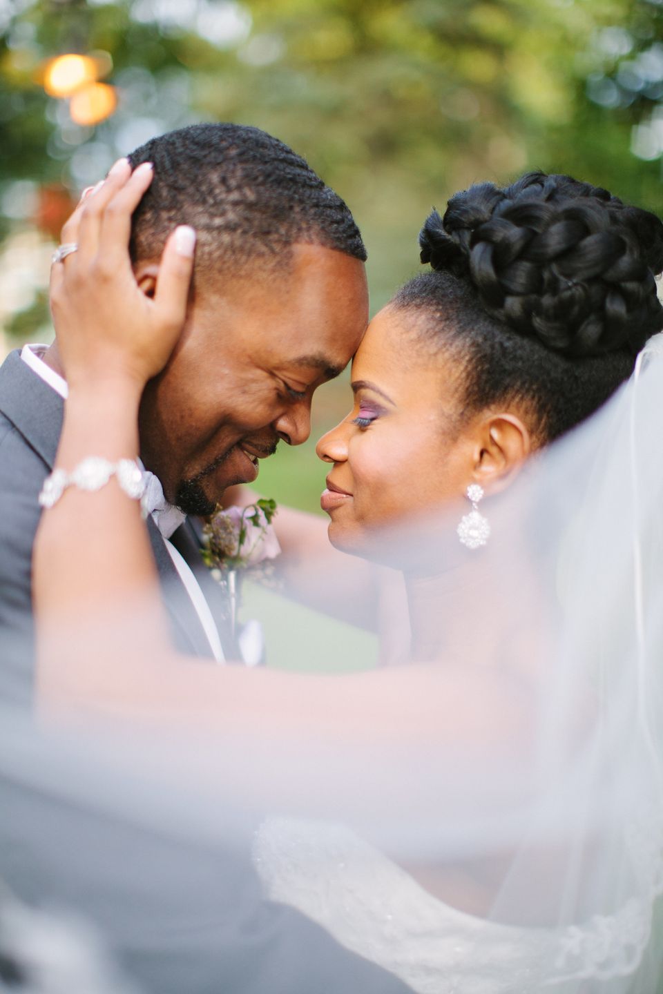 33 Undeniably Gorgeous Photos Of Brides Wearing Veils Huffpost Life 2831