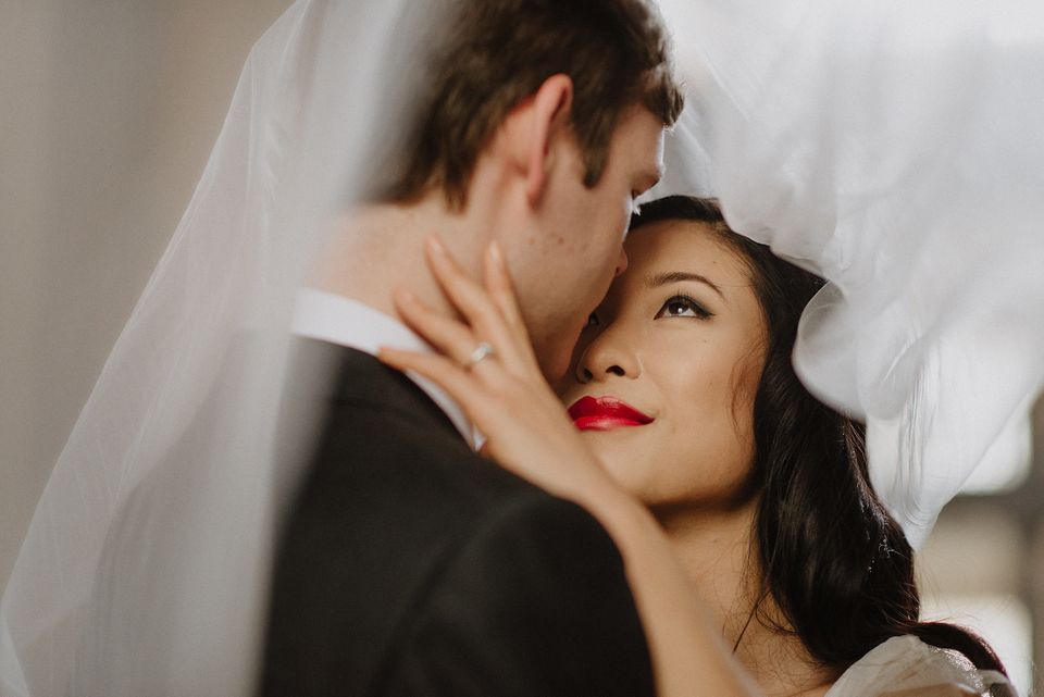 33 Undeniably Gorgeous Photos Of Brides Wearing Veils 