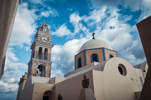 ギリシャ・サントリーニ島は、曇りでも美しい。魅力を伝える11枚の写真