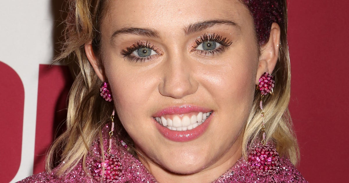 Miley Cyrus Demonstrates Impressive Yoga Skills In Instagram Videos