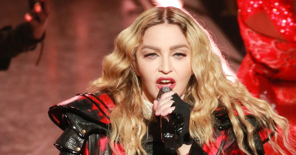 Madonna Pulls Down 17 Year Old Fan S Top During Brisbane Concert Huffpost Entertainment