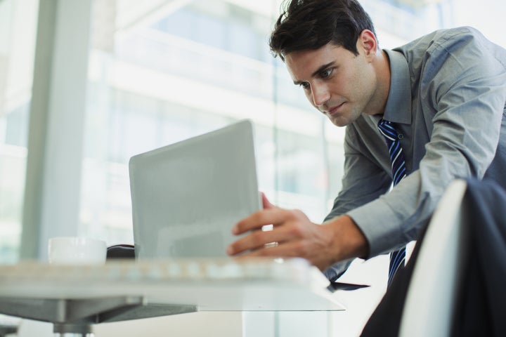 Computer software that prompted workers to stand or sit didn't change sitting sessions that lasted for 30 minutes or longer. 