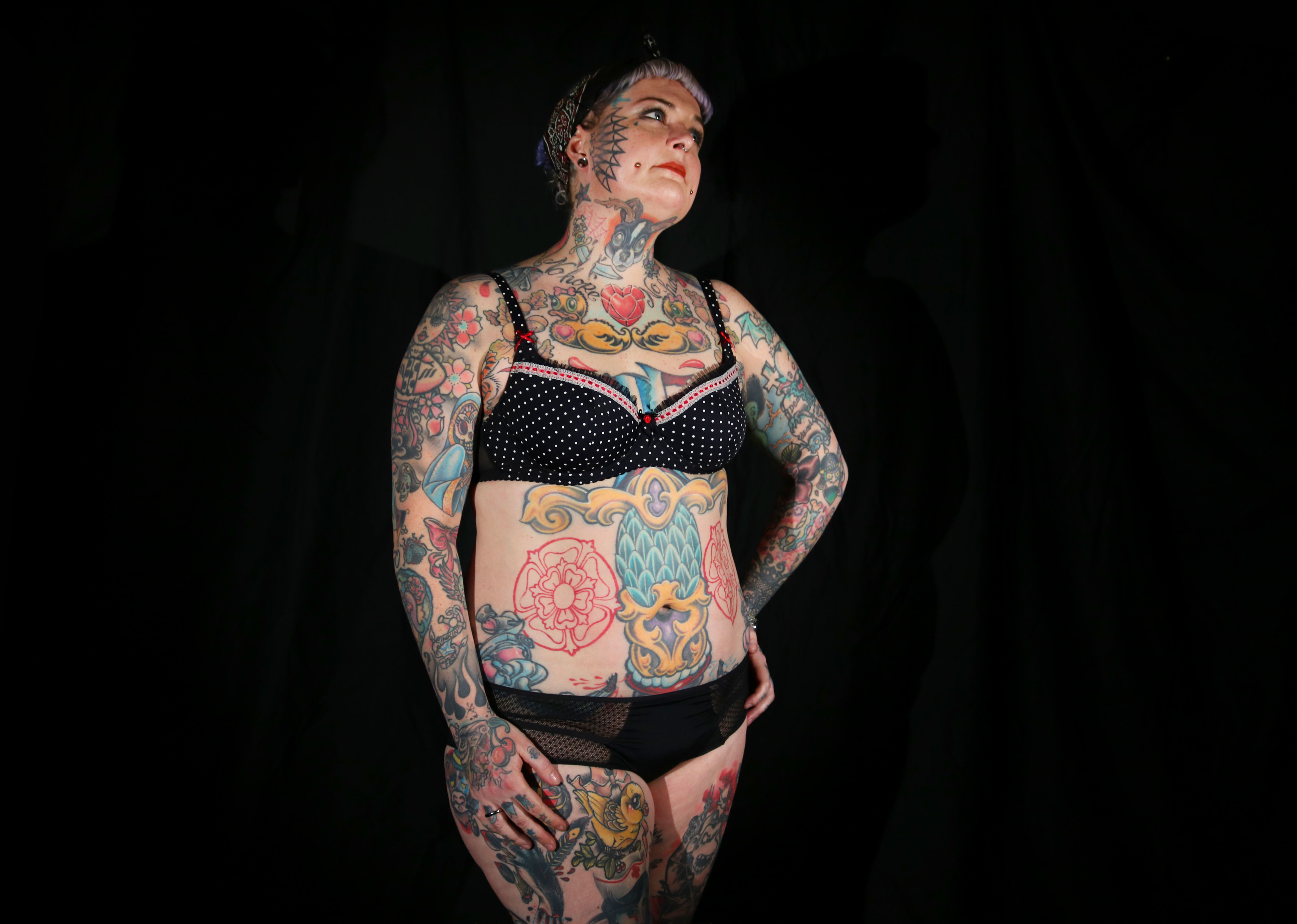 Взрослые женщины с татуировками