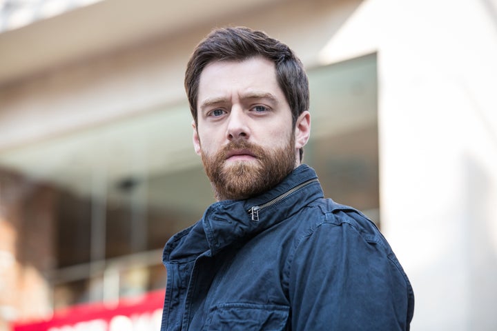 <strong>Richard Rankin as Elliot Carne</strong>