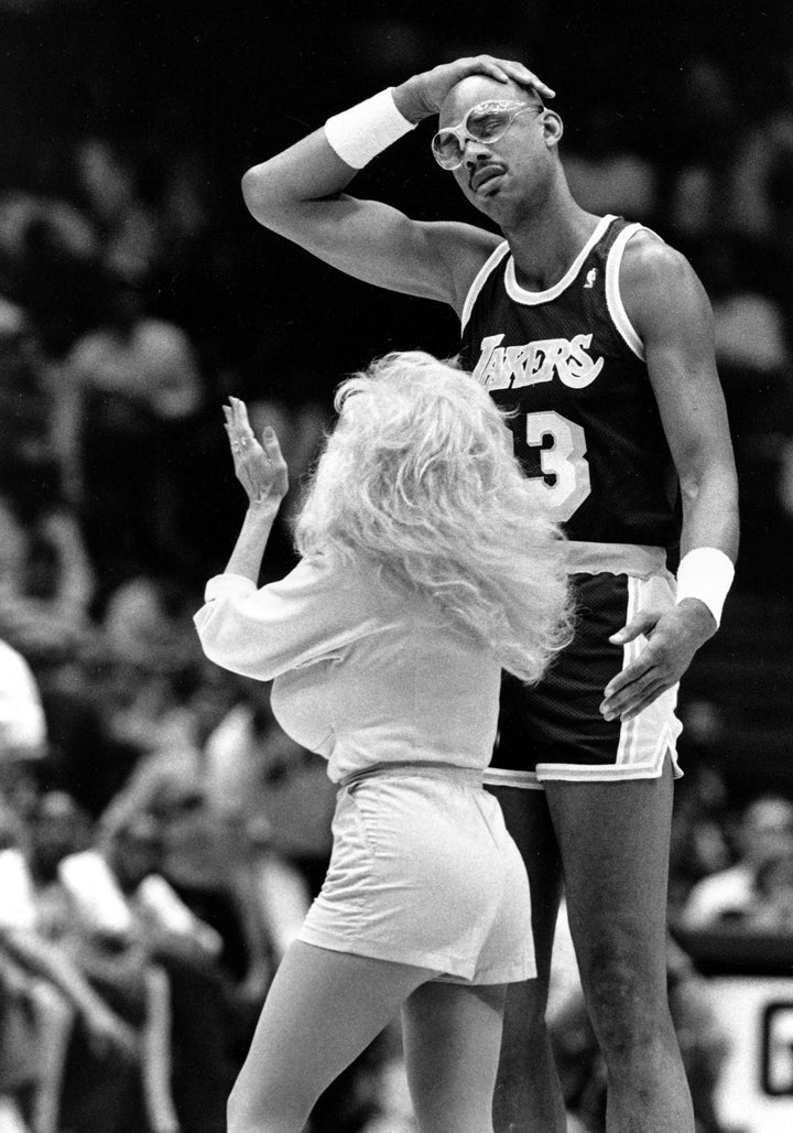 Kareem Abdul-Jabar's height didn't deter the Kissing Bandit from claiming his cheek.