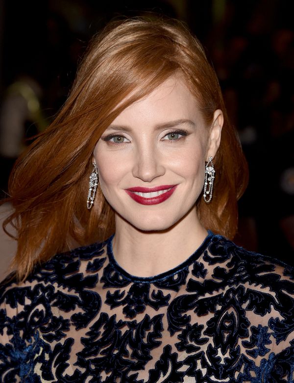 Jessica Chastain Breaks All The Redhead Beauty Rules And Looks Amazing 