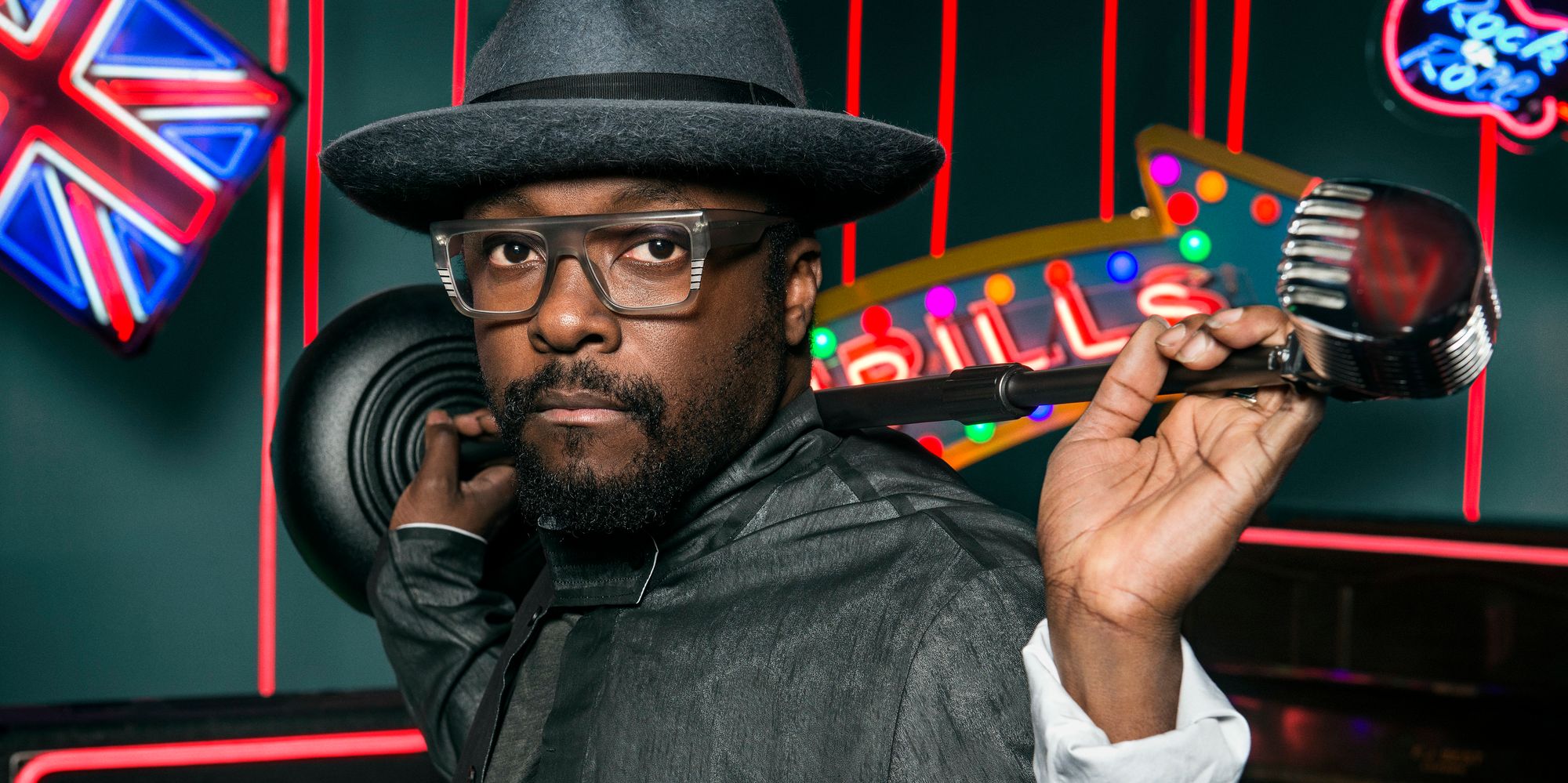 Will i am. William рэпер. Полицейский рэпер. Ай эм Блэк.