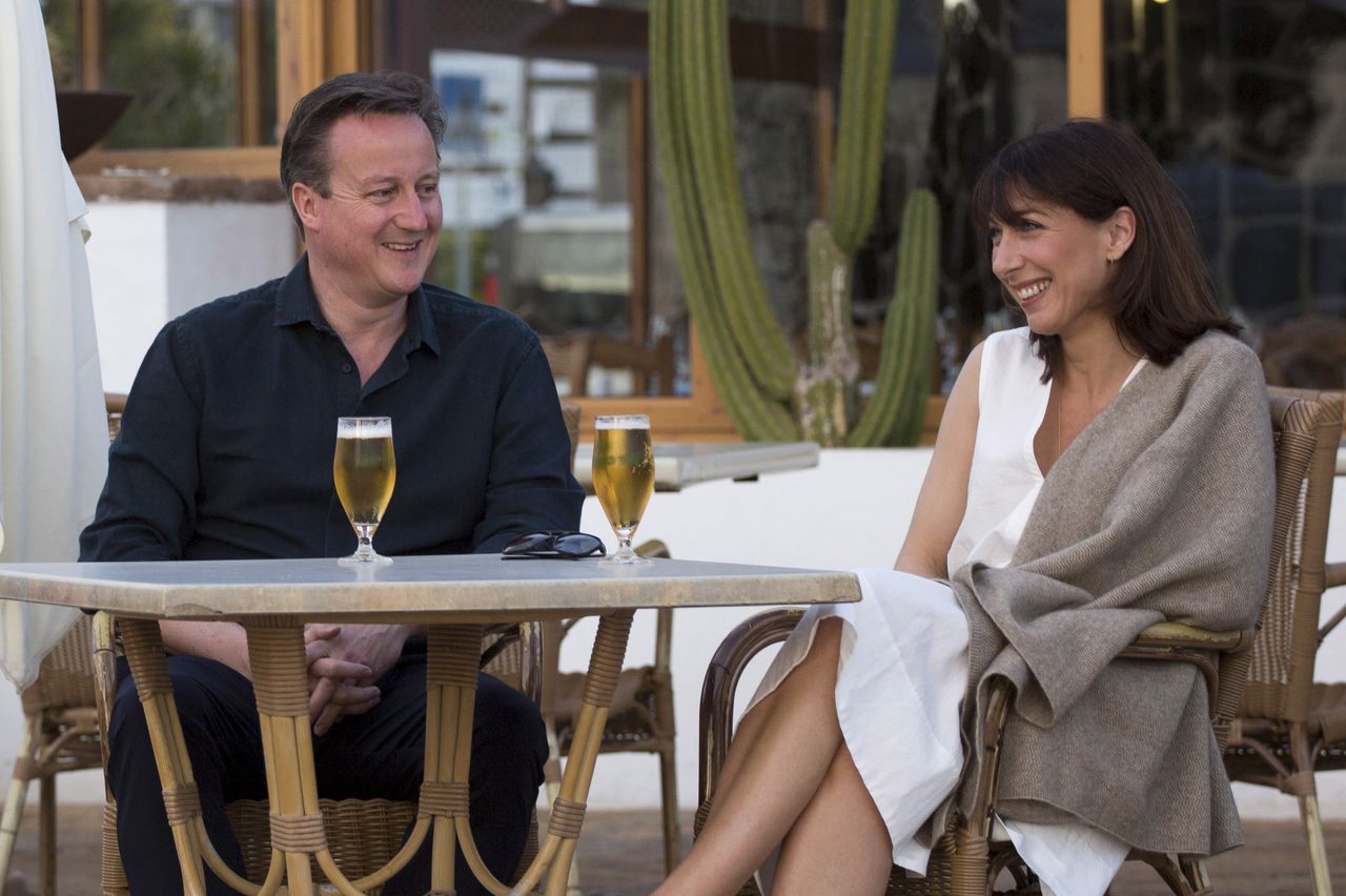 David Cameron and his wife Samantha pose for a photograph during their holiday in Playa Blanca, Lanzarote March 25, 2016