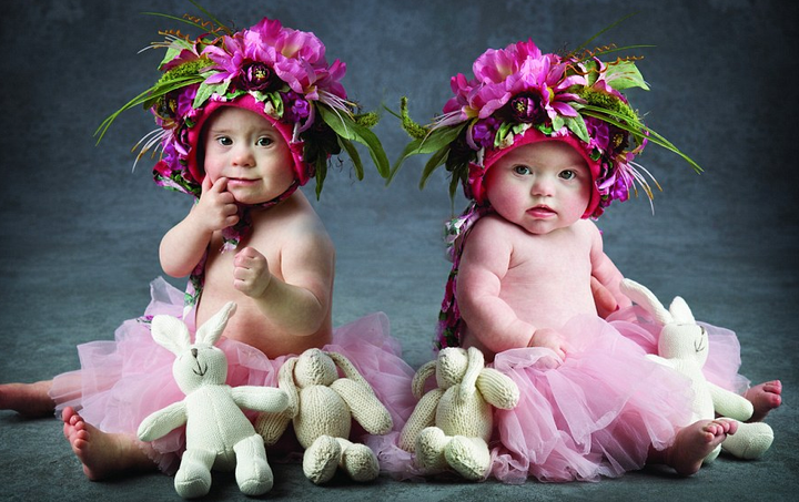 Jorja Winfield (L) and Eliza Bramley (R)