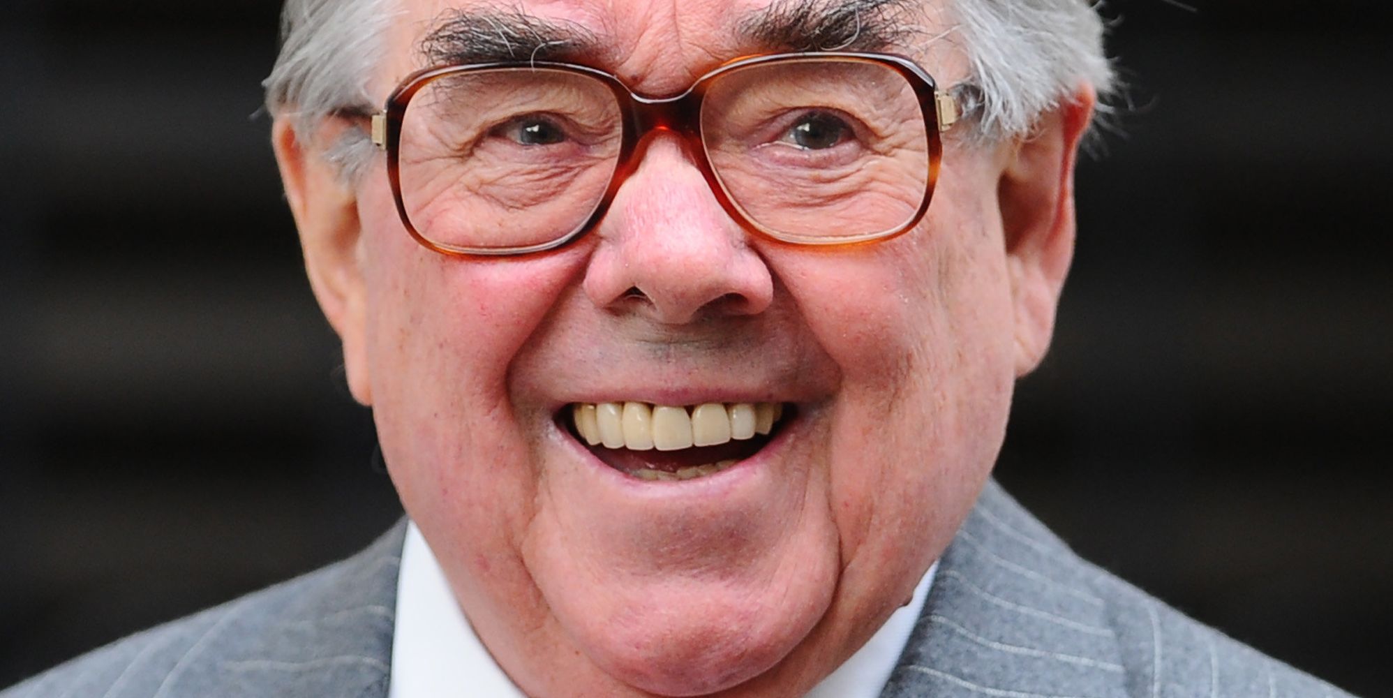 Ronnie Corbett Dead Legendary Comedian Dies Aged 85 Huffpost Uk