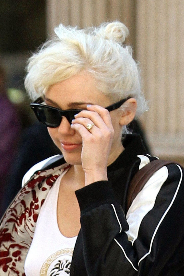 Miley Cyrus Shows Off Engagement Ring And Newly Dyed Hair | HuffPost ...