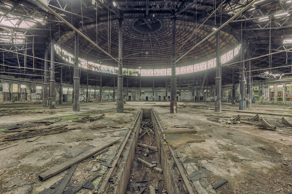 Photos Of Abandoned Buildings In Europe Show The Beauty In ...