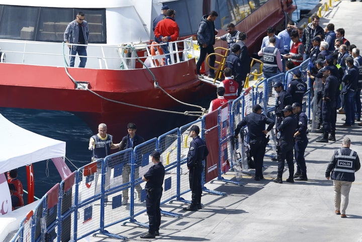 The first migrants deported from Greek islands were shipped back to Turkey on Monday as part of a controversial EU-Turke