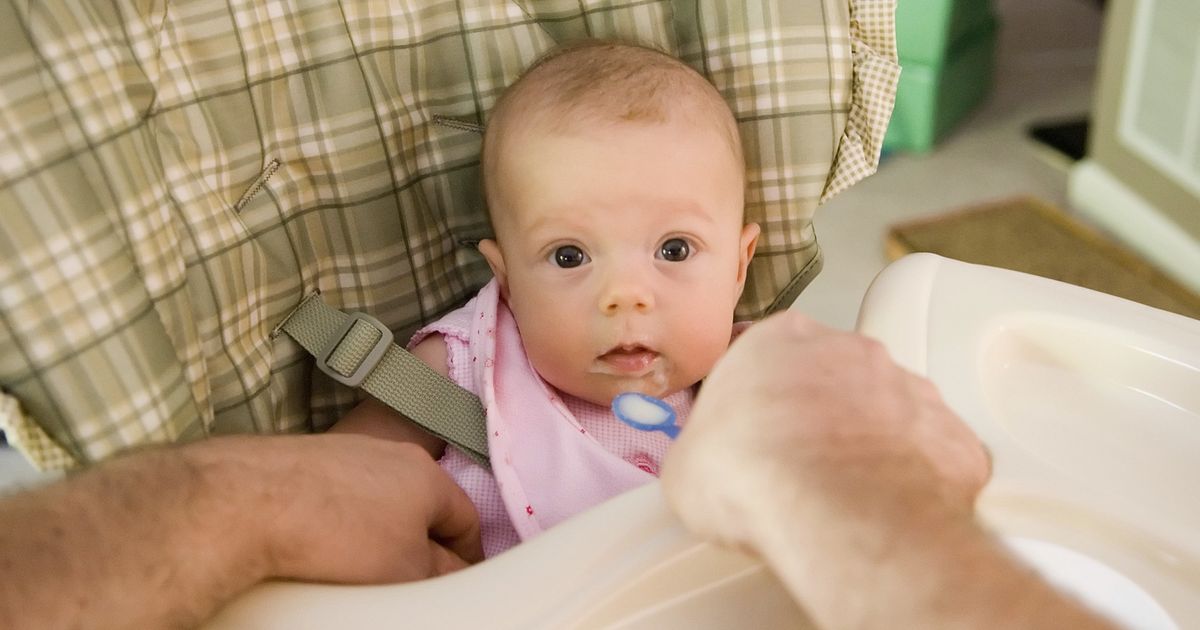 Baby fell. Ребенок ест зерновые фото. De Baby. A Baby who eats. Rice Baby Pinterest.