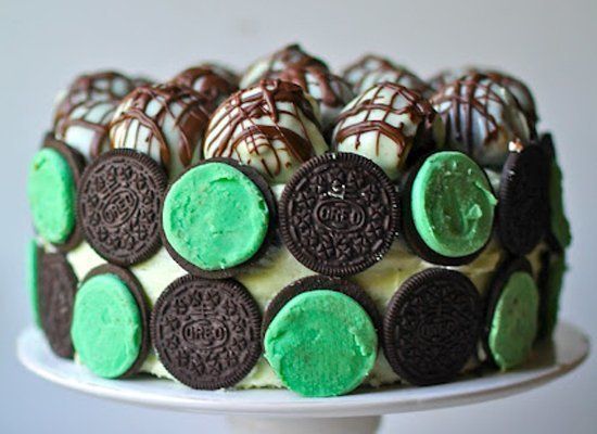 Get the Mint Oreo Cake recipe by Yammie’s Noshery.