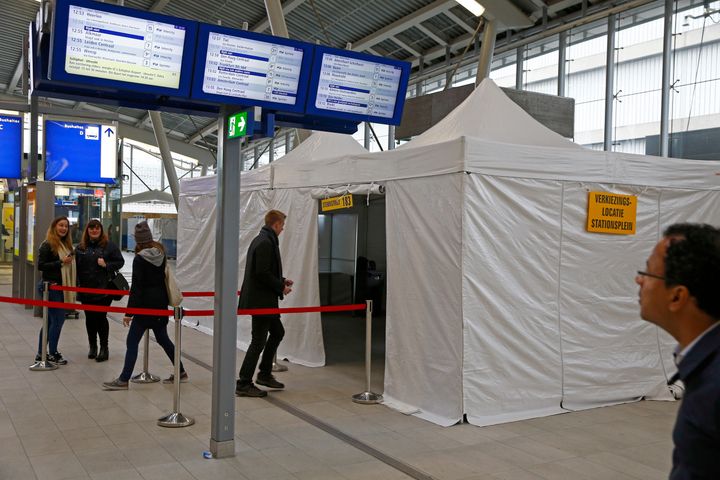 People cast their vote for the consultative referendum on the association between Ukraine and the European Union in a makeshift polling booth at the Central train station in Utrecht, the Netherlands, April 6, 2016