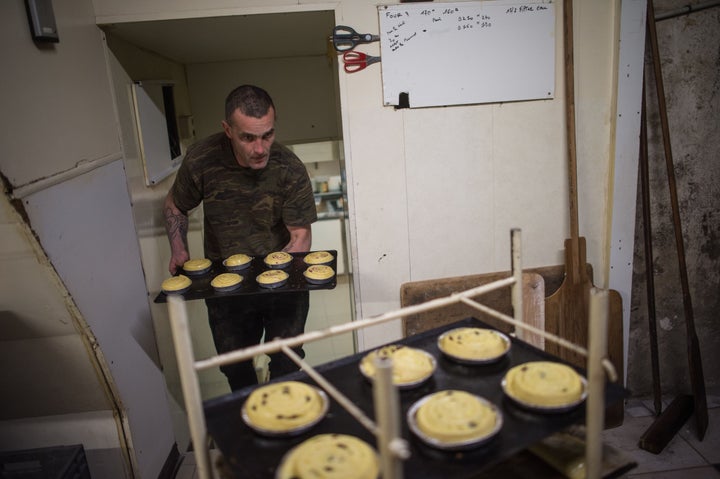 Jérôme Aucant preparing pâtisserie.