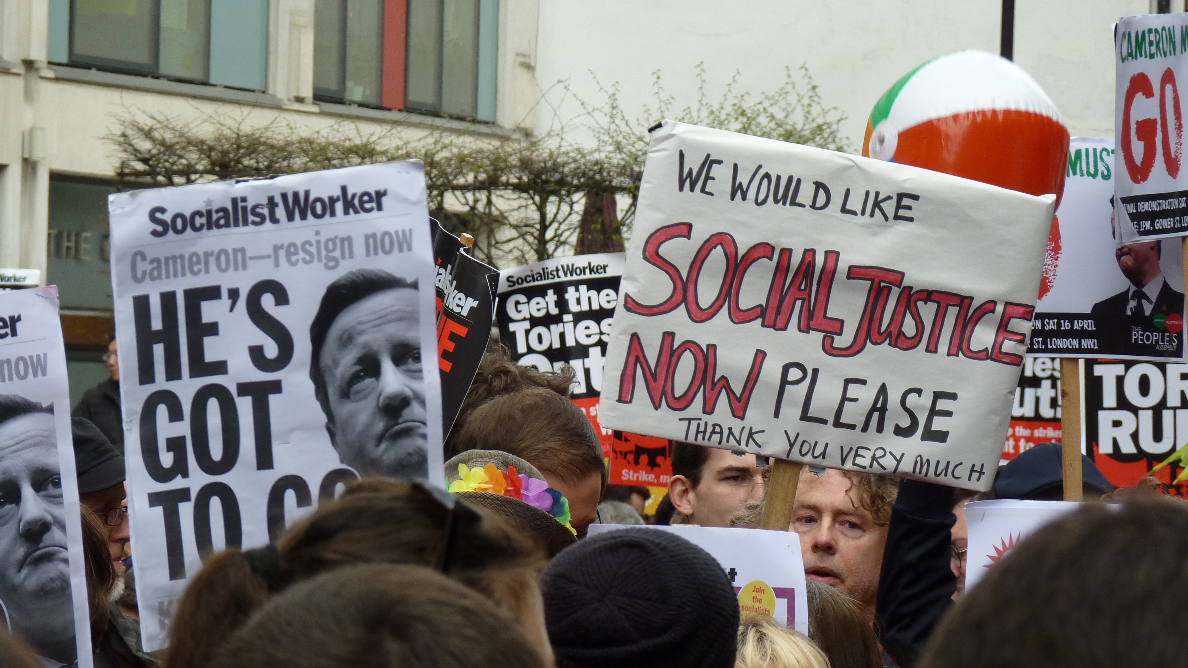 David Cameron Resignation Protest Sees Hundreds Demonstrate In London ...