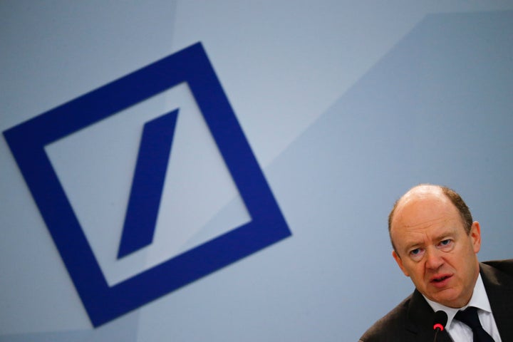 John Cryan, co-CEO of Deutsche Bank, addresses a news conference in Frankfurt, Germany, Jan. 28, 2016.