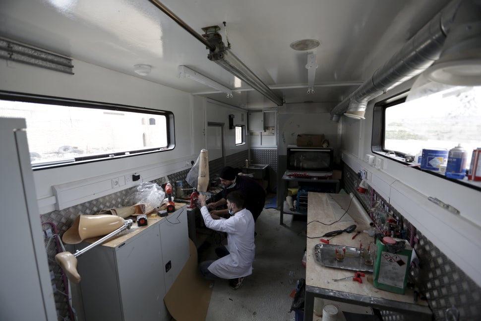 Khamis and his colleague Abdalrahim Khlouf both gave up their studies to respond to the humanitarian situation. The tech