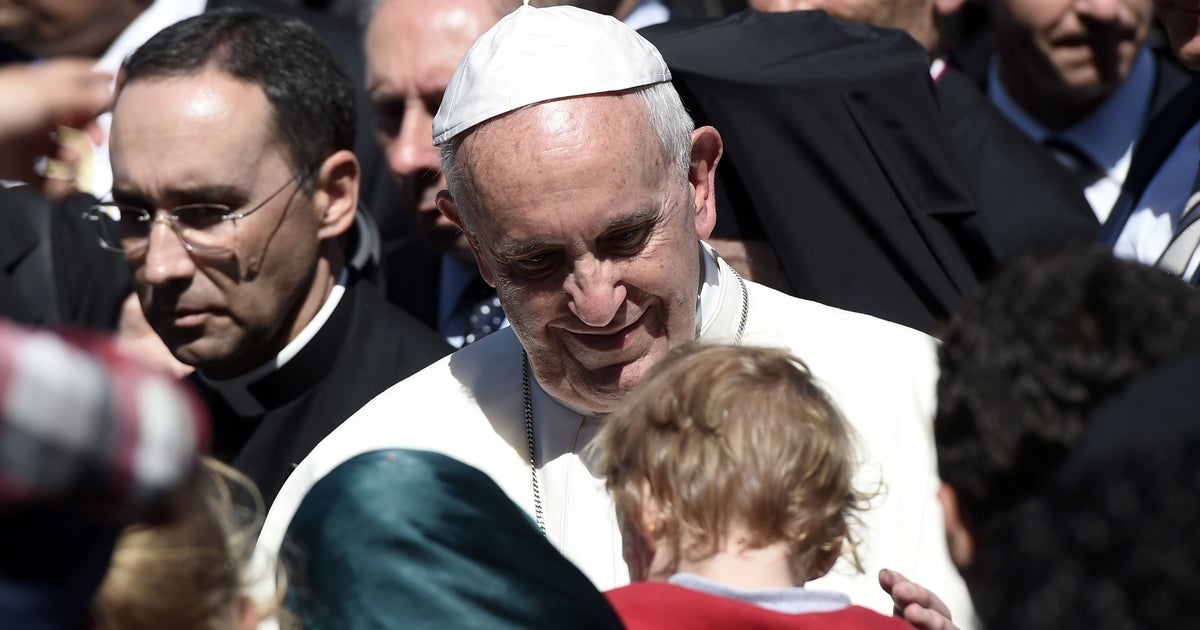 Pope Francis Takes Syrian Refugees To Vatican After Greece Visit ...