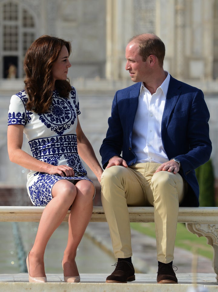 The Duke and Duchess of Cambridge look very much in love in front of the famous building, which an Indian emperor had built to house the tomb of his favorite wife.