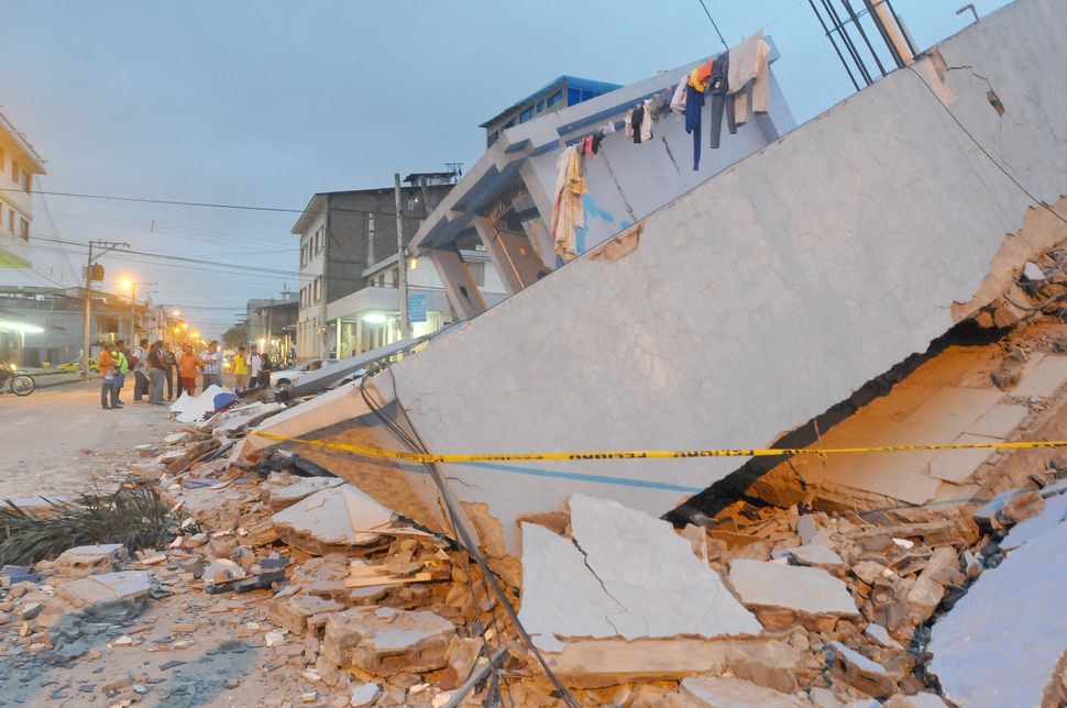 Photos From Ecuador Show Devastation After The Deadly Earthquake Huffpost