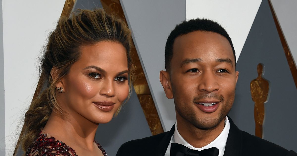 Chrissy Teigen Gives Birth To First Child With John Legend And Reveals ...