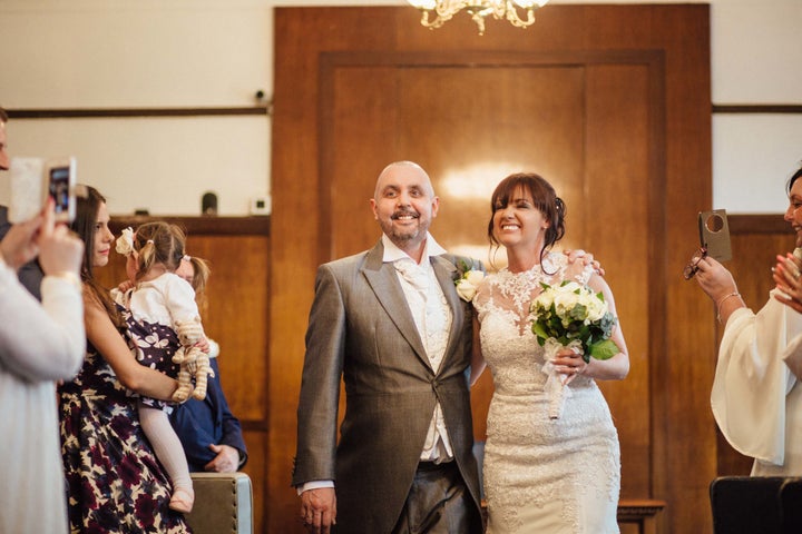 Bride Shaves Head At Wedding As Tribute To Husband With Terminal Cancer Huffpost Uk Life 3071