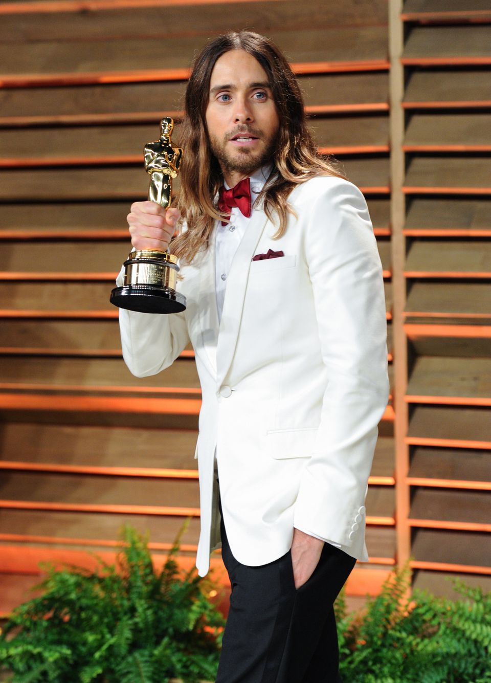 Jared Leto holding his Oscar for Best Supporting Actor.