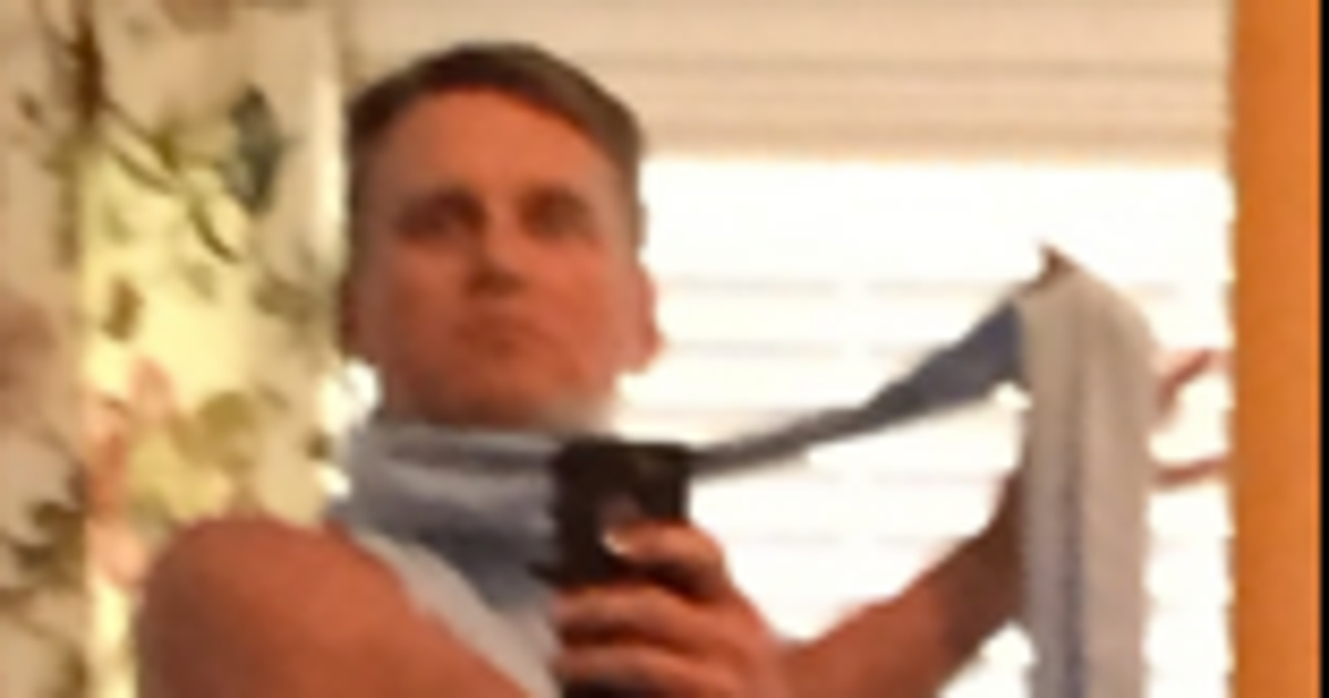 Dad Intercepts Daughter's Prom Dress, Texts Pics While Wearing It, Wins ...