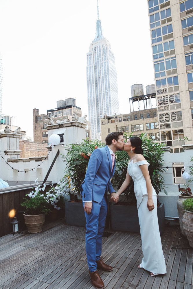 28 Romantic Wedding Photos That Capture The Magic Of The City ...