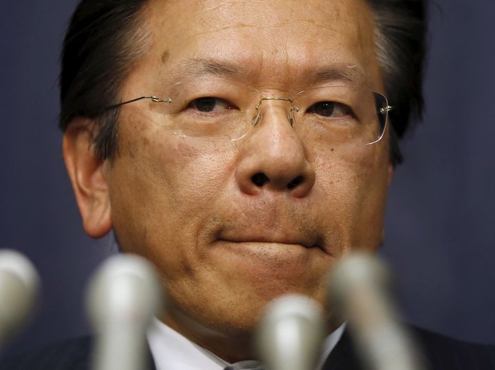 The scandal prompted Tetsuro Aikawa, president of Mitsubishi Motors, to bow in apology at a news conference in Tokyo.