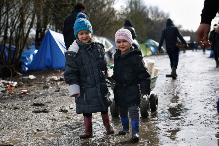 Two Iraqi Kurdish girls in the old Grande-Synthe camp