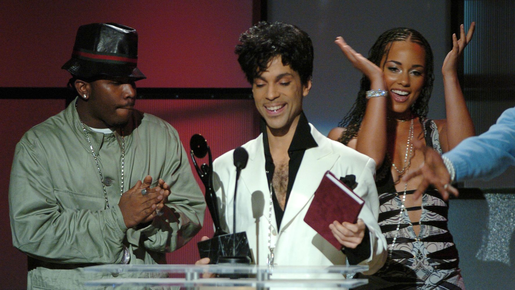 Alicia Keys Performs Tribute to 2Pac at Rock & Roll Hall of Fame Induction  Ceremony