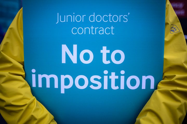 <strong>Doctors' leaders have said they will call off next week's strike if Jeremy Hunt removes his threat to impose a new contract.</strong>