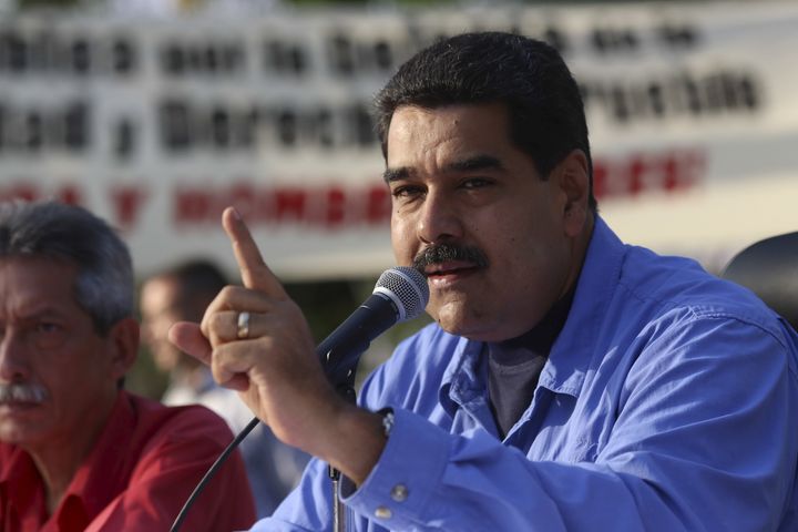 Venezuela has ordered state employees to work a two-day week as part of the government's scheme to save energy.