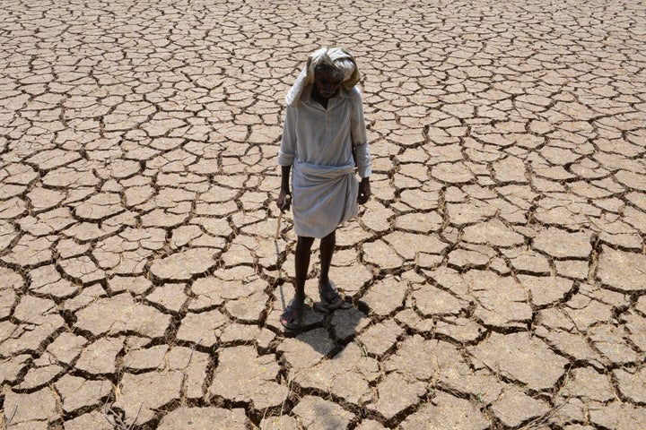 Many regions in India are suffering from severe water shortages and unusually high temperatures for April. A farmer's cotton field in Chandampet Mandal, in the southern Indian state of Telangana, has dried up.