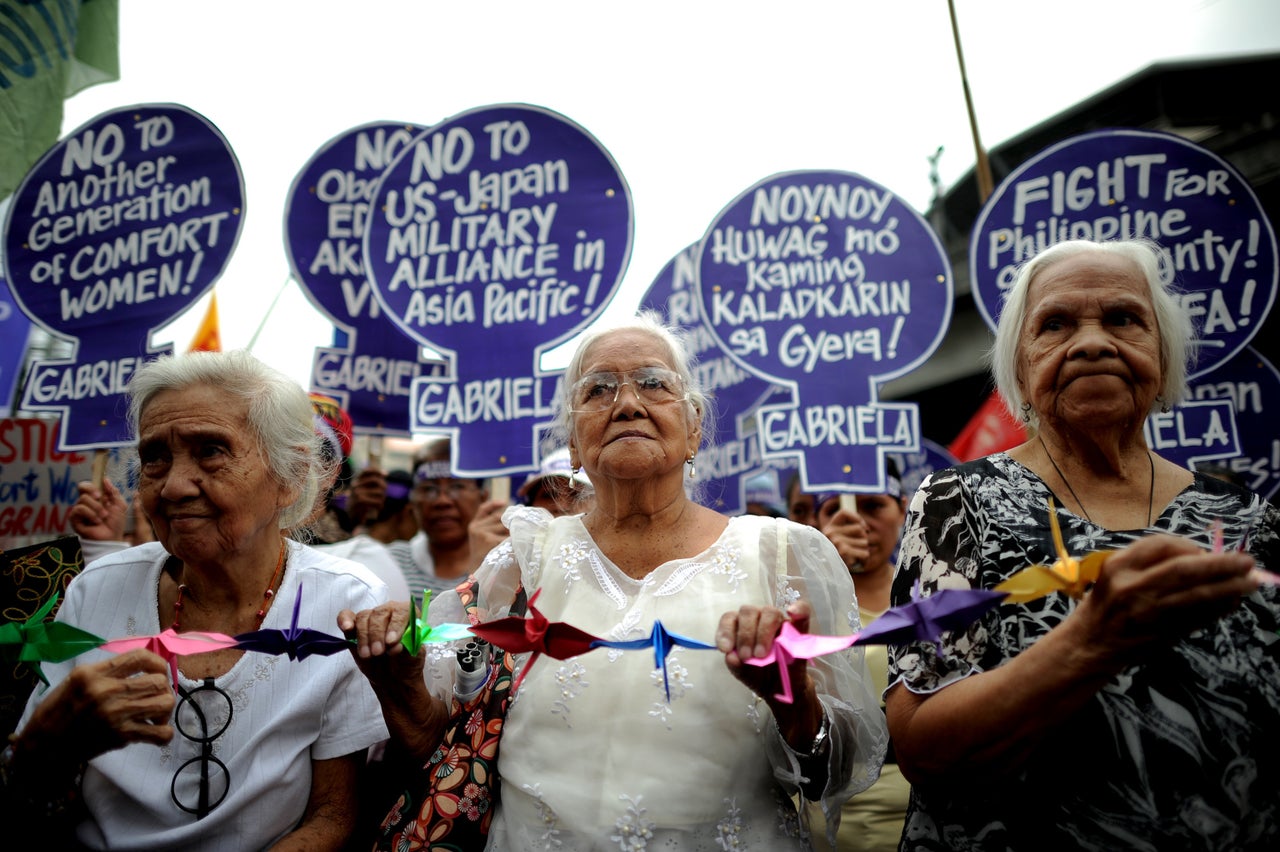 Lolas protest near the Malacanang Palace in Manila, where visiting Japanese Emperor Akihito met President of the Philippines Benigno S. Aquino III on Jan. 27, 2016.