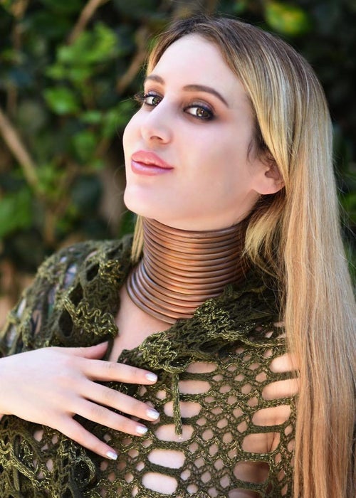 It's No Stretch To Say This Giraffe Woman Wants A New Look | HuffPost Weird News