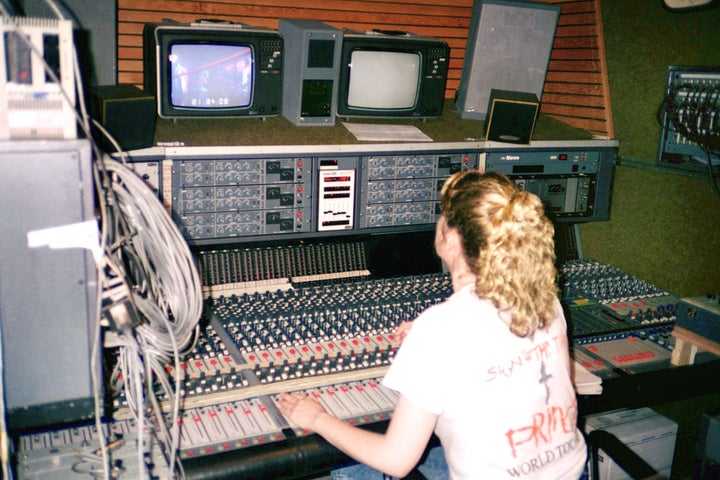 Susan Rogers in Rotterdam on June 29, 1987, while on the "Sign 'o the Times" tour.