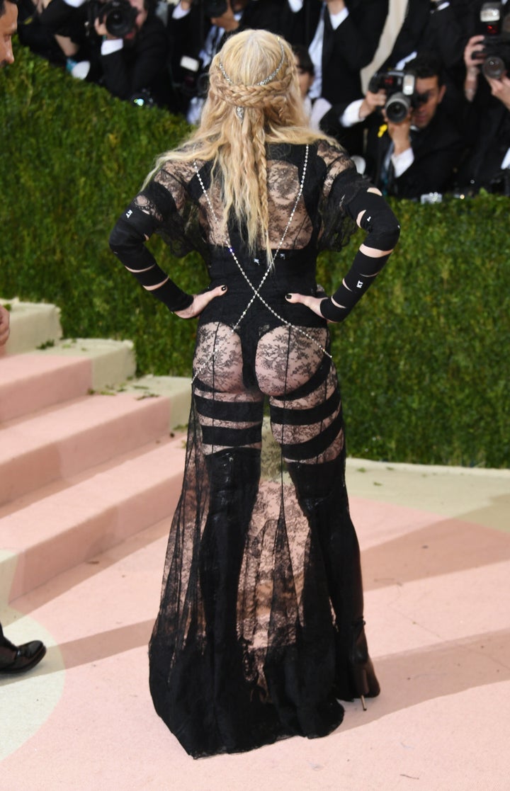 MET Gala 2016 - Madonna mit Bondage-Look MET Gala 2016 Madonna