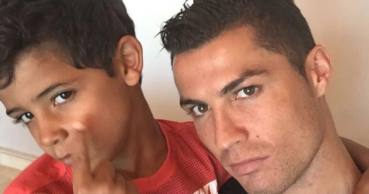 Cristiano Ronaldo Teaches His Son To Take The Perfect Selfie (And They ...