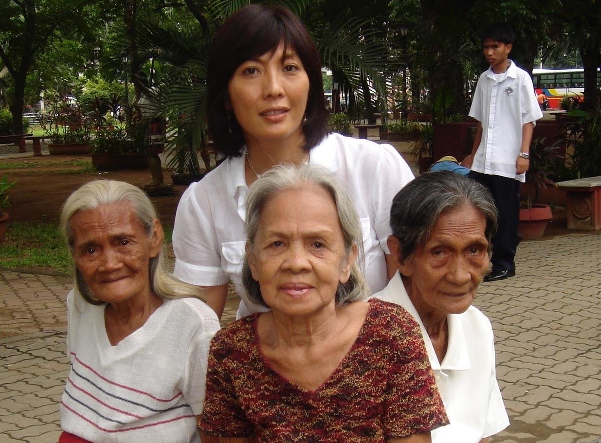 Writer M. Evelina Galang poses behind Piedad Nobleza, Dolores Molina and Josefa Villamar on July 12, 2007. The three women survived imprisonment by the Imperial Japanese Army during World War II.